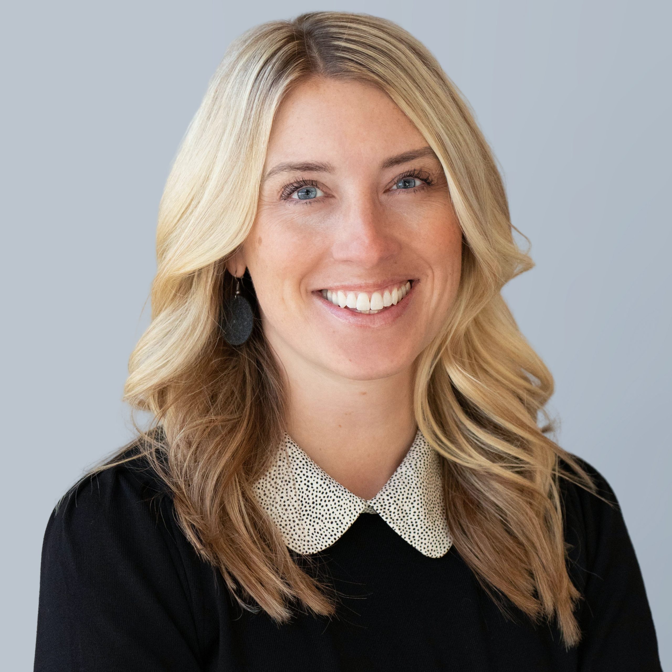 Hayley Monnens headshot