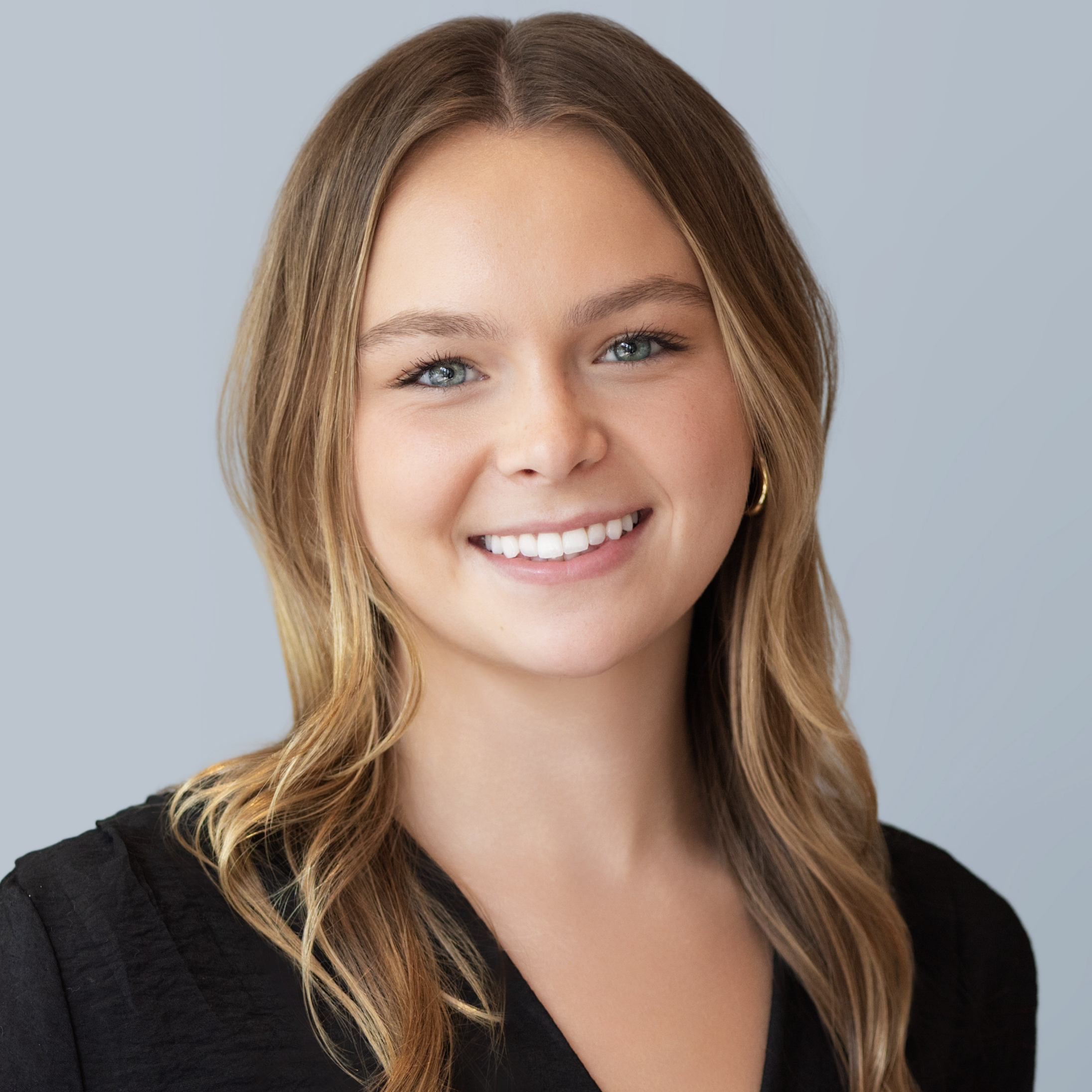 Holly Olsen headshot